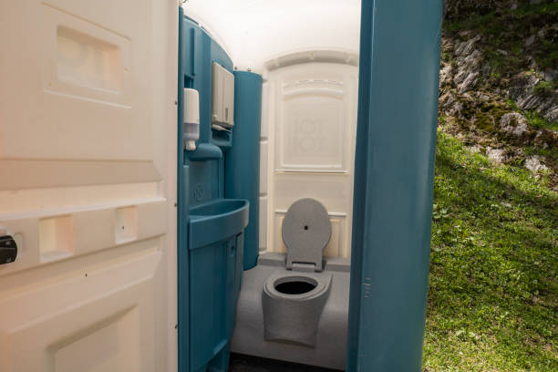 Best Porta potty rental near me  in Dover, FL